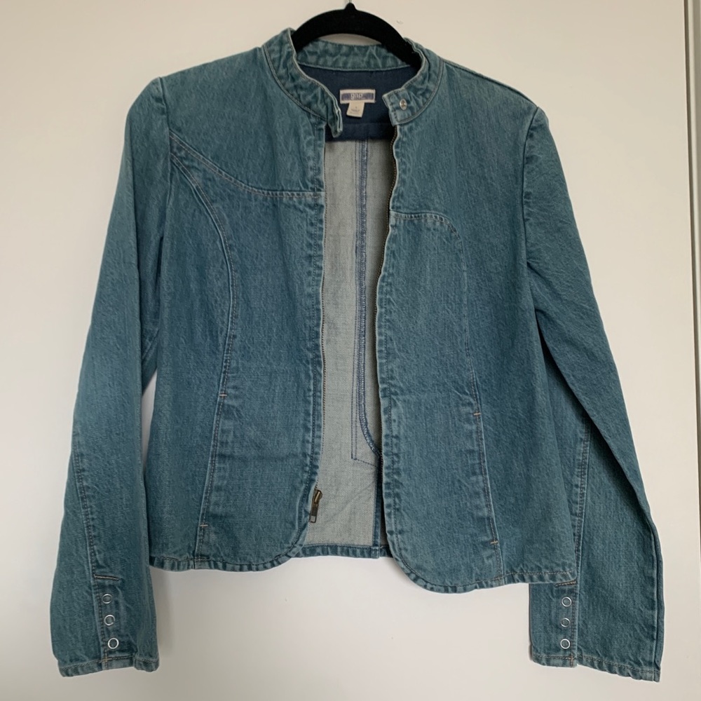 Early 2000’s Gap Denim Jacket Like New